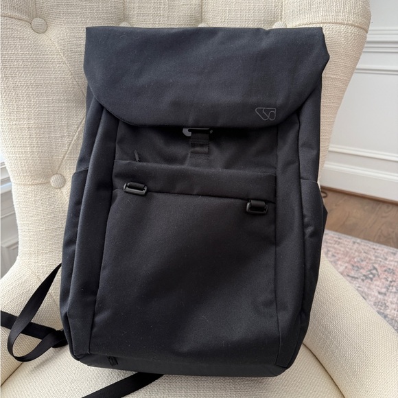 EUC WAYB Ready to Roam Backpack in Onyx - Picture 2 of 7